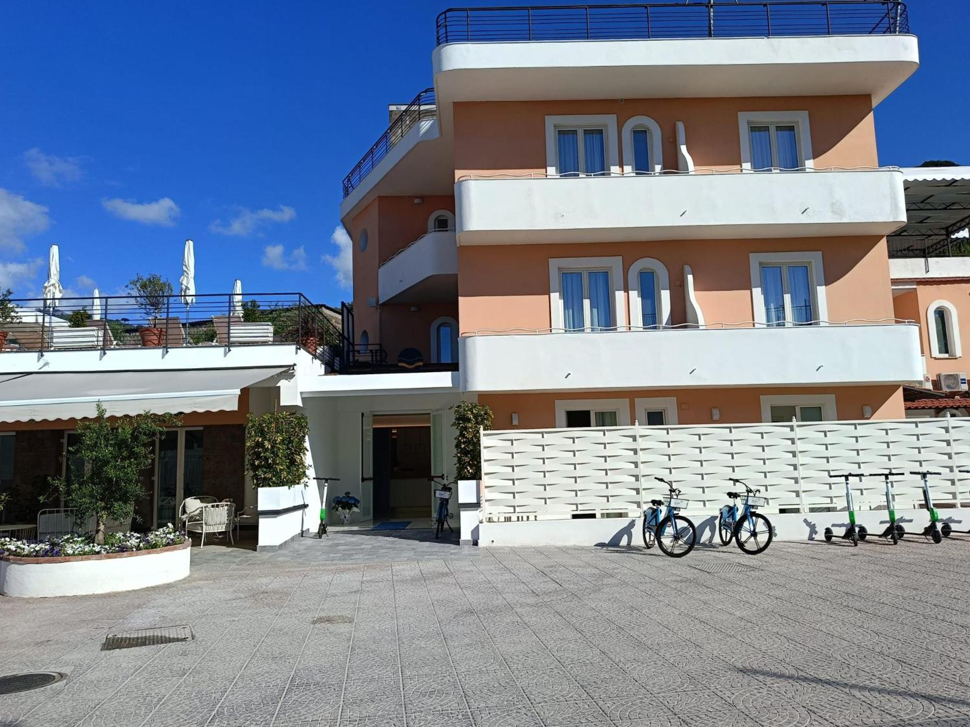 Eden Bleu Hotel 4*